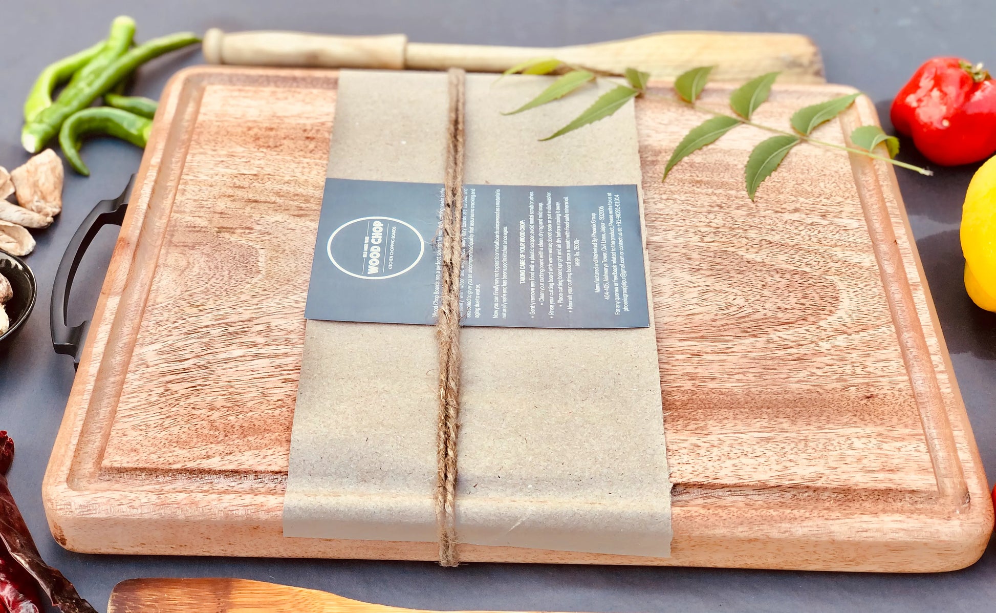 Close-up of the board’s smooth surface and seamless one-piece mango wood construction.