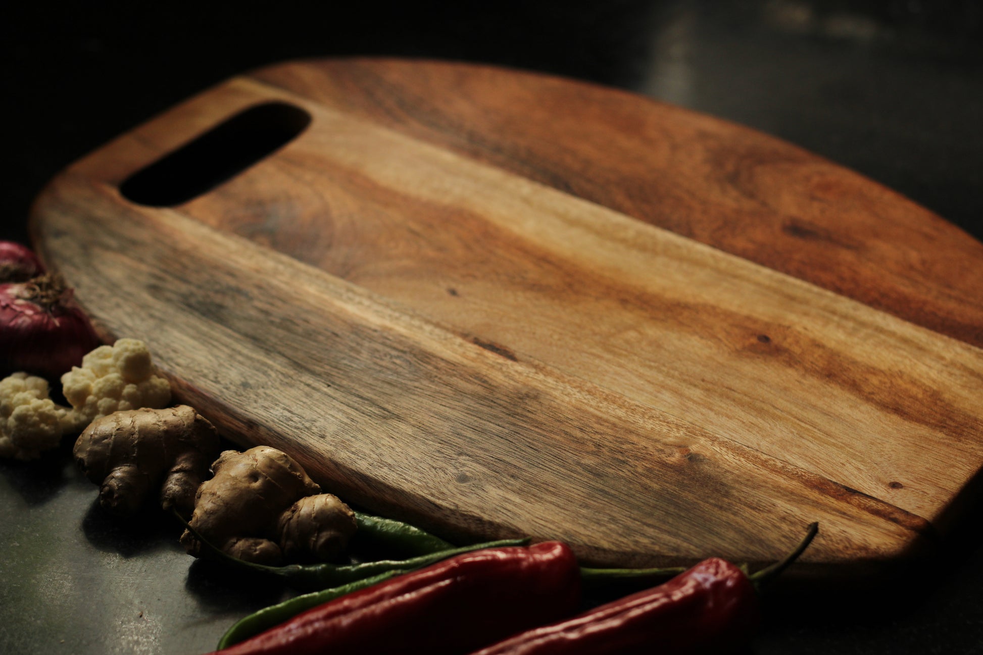  Side profile showing the 0.5-inch thickness of the board and clean, beveled edges.