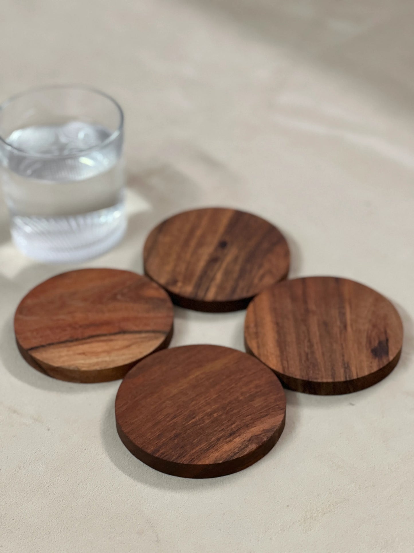 Wooden Coasters | Solid Acacia Wood Round Coasters for Table/Bar | Natural Wood Finish | Elegant & Simple Design | 4 Inch Diameter * 0.5 Inch Thickness | Set of 4