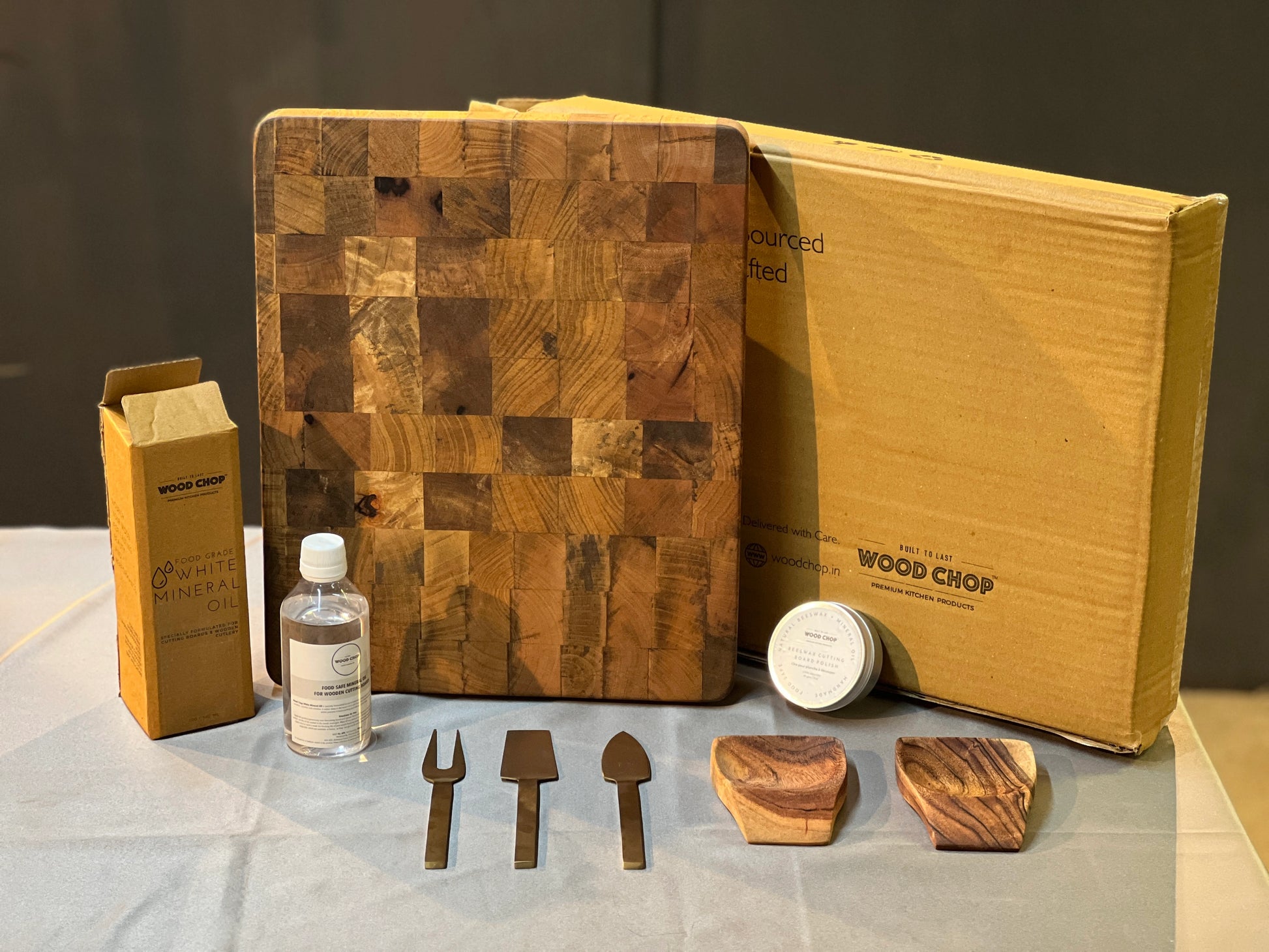 Side view of the packed Chef’s Choice box with neatly arranged wooden kitchenware pieces.

